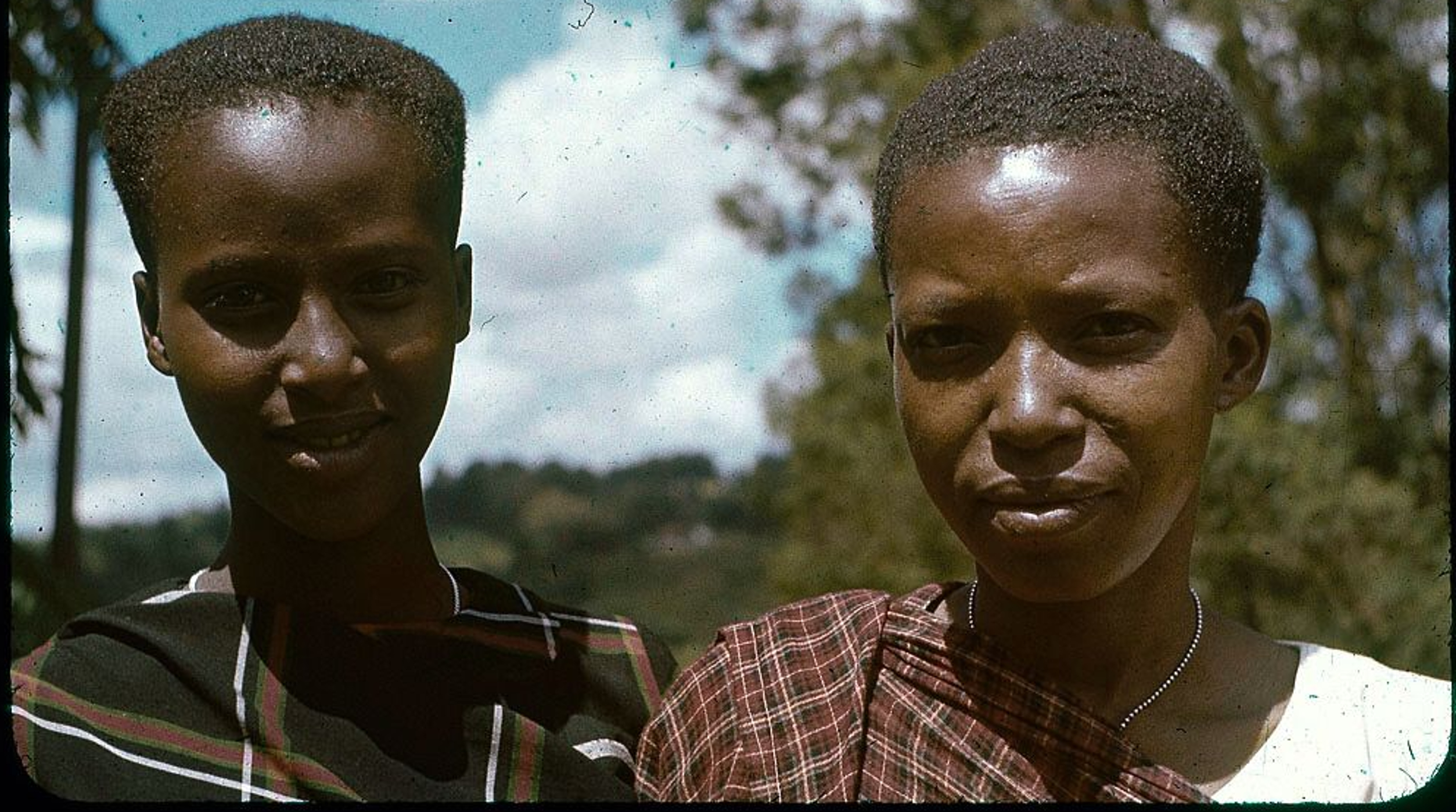 Tutsi Bantu women au naturel.